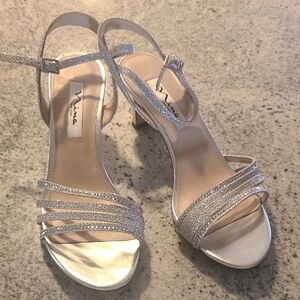 Nina Silver Strappy Heals Sz 8.5